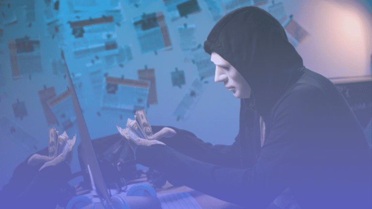 विदेशी मुद्रा घोटाले: नकाबपोश हैकर अपने कार्यस्थल पर चोरी किए गए पैसे गिनते हुए (साइड व्यू)